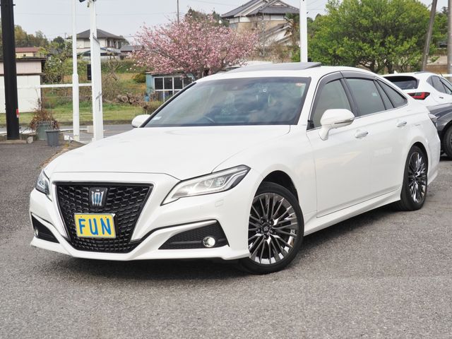 TOYOTA / CROWN sedan hybrid 4WD