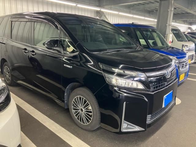 TOYOTA / VOXY HYBRID