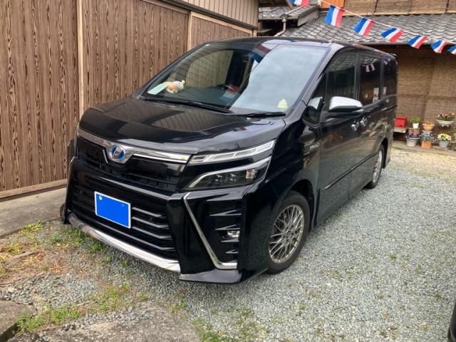 TOYOTA / VOXY HYBRID