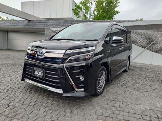 TOYOTA / VOXY HYBRID