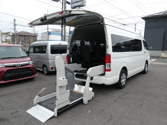 TOYOTA / HIACE COMMUTER
