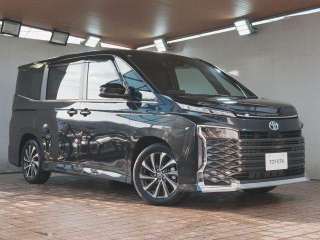 TOYOTA / VOXY HYBRID