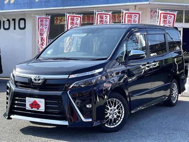 TOYOTA / VOXY HYBRID