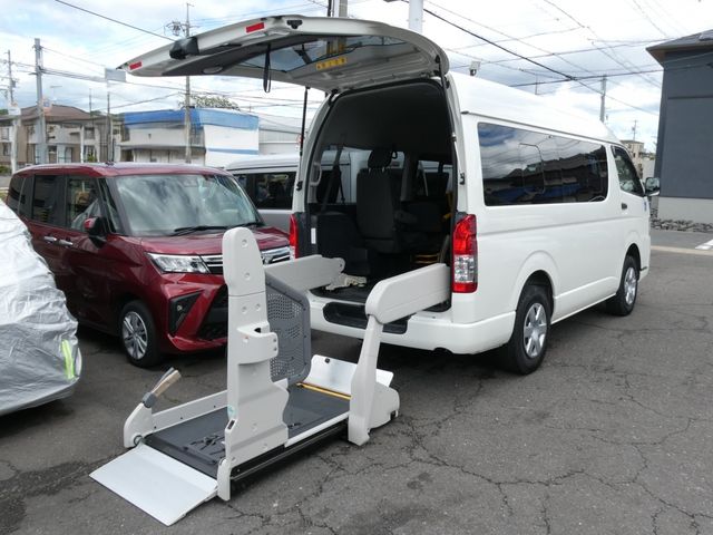 TOYOTA / REGIUSACE van 4WD