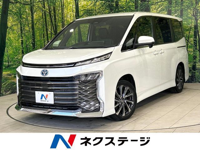 TOYOTA / VOXY HYBRID