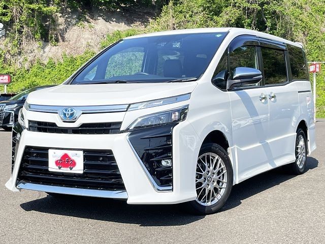 TOYOTA / VOXY HYBRID