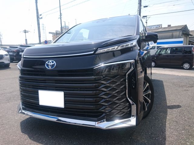 TOYOTA / VOXY HYBRID