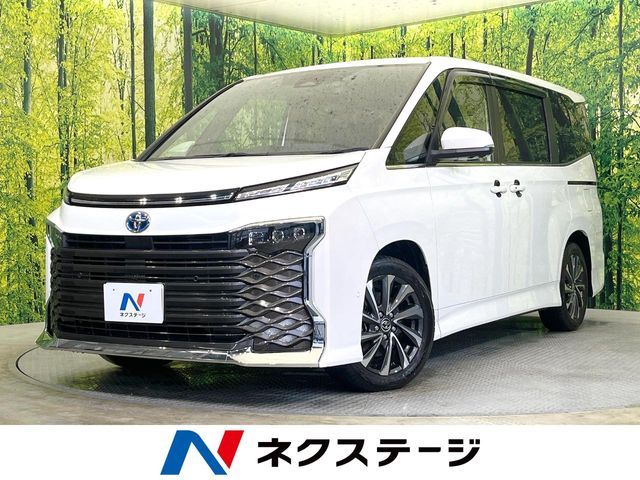 TOYOTA / VOXY HYBRID