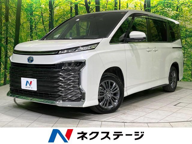 TOYOTA / VOXY HYBRID 4WD