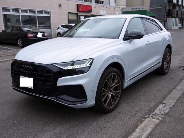 AUDI / AUDI Q8