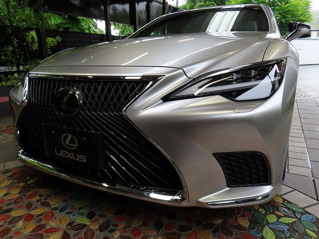 TOYOTA / LEXUS LS500h 4WD