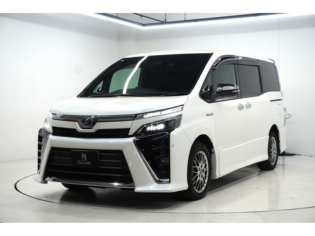 TOYOTA / VOXY HYBRID