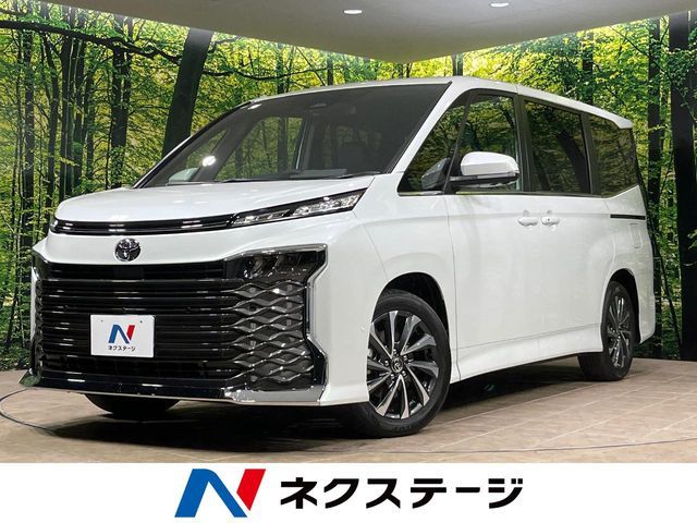 TOYOTA / VOXY HYBRID