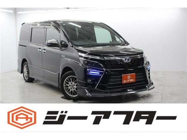 TOYOTA / VOXY HYBRID