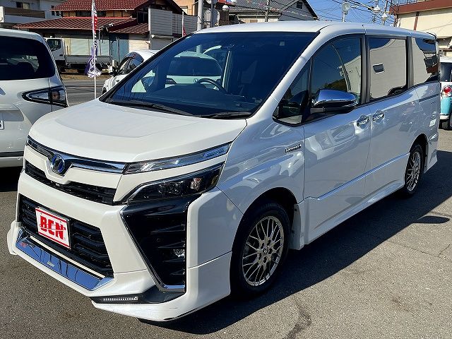 TOYOTA / VOXY HYBRID