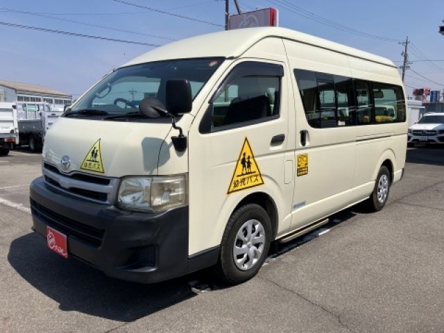 TOYOTA / HIACE COMMUTER