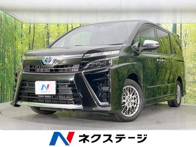 TOYOTA / VOXY HYBRID