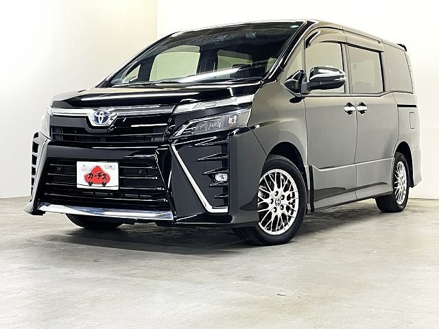 TOYOTA / VOXY HYBRID
