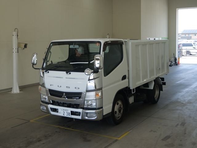 Japanese used car Ref# 1584683 MITSUBISHI / CANTER