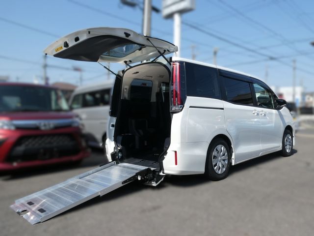 TOYOTA / NOAH