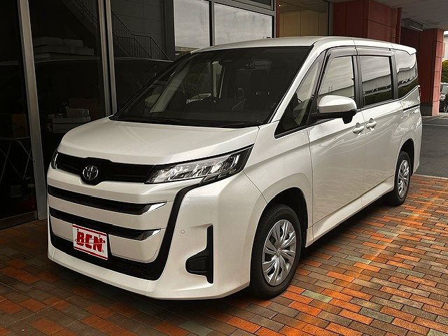 Japanese used car Ref# 1587732 TOYOTA / NOAH 4WD