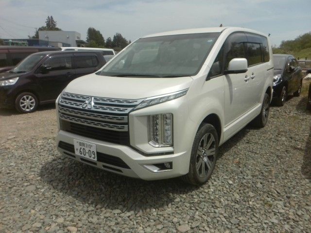 Japanese used car Ref# 1588384 MITSUBISHI / DELICA D:5 4WD