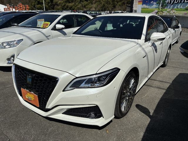 TOYOTA / CROWN sedan hybrid