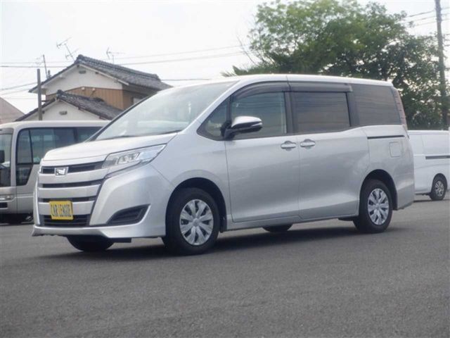 TOYOTA / NOAH