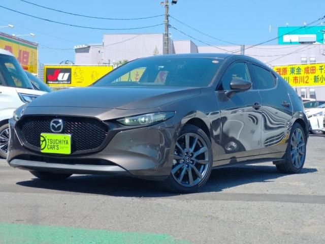 Japanese used car Ref# 1590210 MAZDA / MAZDA3 FASTBACK