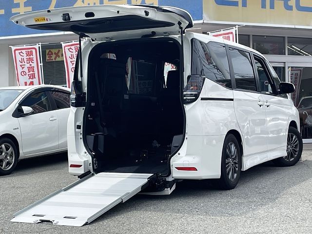 TOYOTA / VOXY