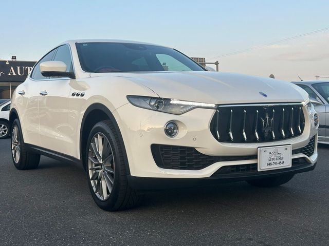 Japanese used car Ref# 1595611 MASERATI / MASERATI Levante