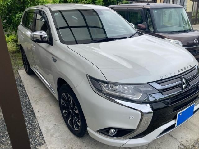 MITSUBISHI / アウトランダーＰＨＥＶ