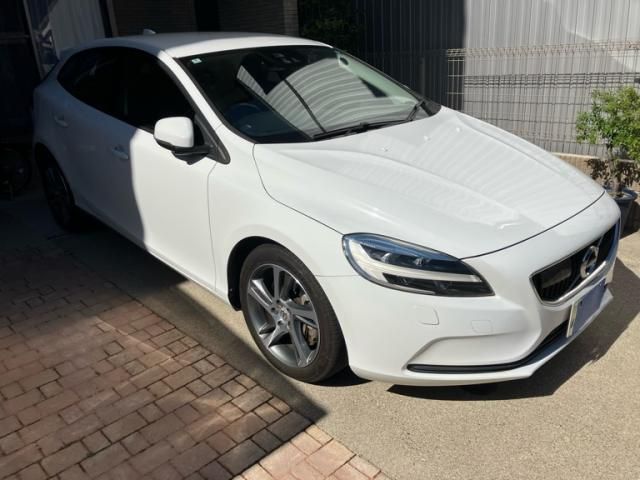VOLVO / VOLVO V40