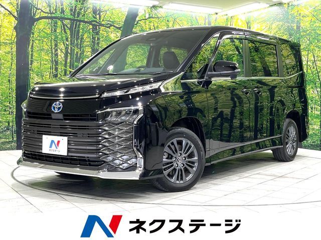TOYOTA / VOXY HYBRID 4WD