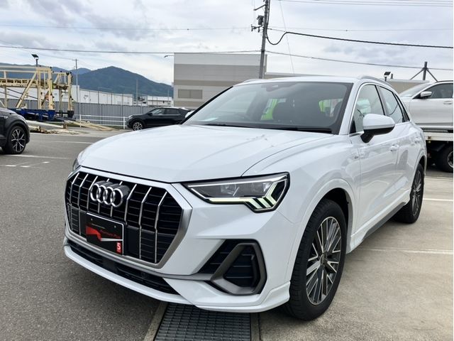 AUDI / AUDI Q3