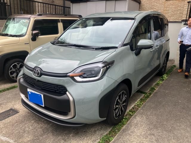 Japanese used car Ref# 1605031 TOYOTA / SIENTA HYBRID