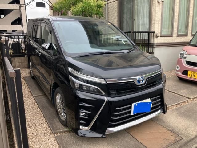 Japanese used car Ref# 1605045 TOYOTA / VOXY HYBRID