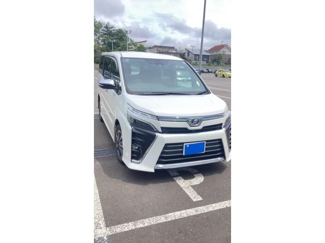 Japanese used car Ref# 1605693 TOYOTA / VOXY 4WD