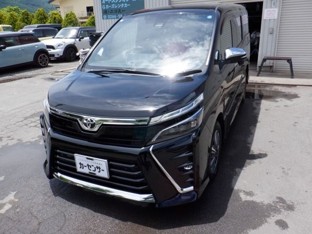 Japanese used car Ref# 1607110 TOYOTA / VOXY 4WD