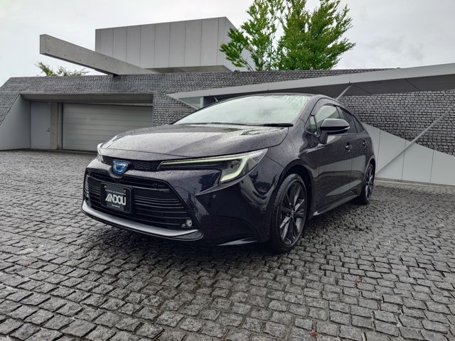 TOYOTA / COROLLA sedan HYBRID 4WD