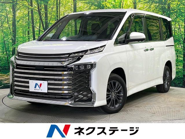 TOYOTA / VOXY HYBRID 4WD