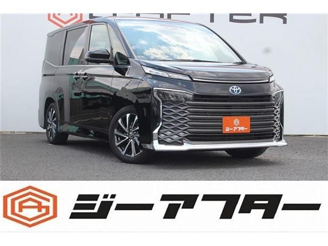TOYOTA / VOXY HYBRID
