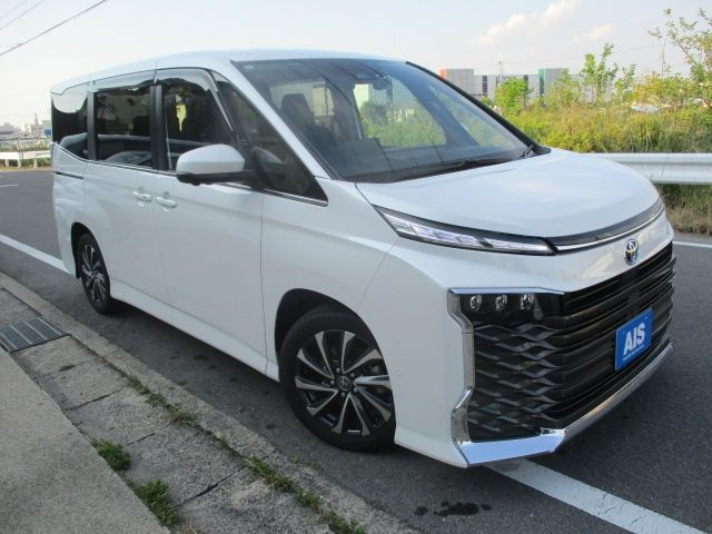 TOYOTA / VOXY HYBRID