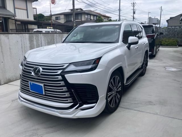 TOYOTA / LEXUS LX600