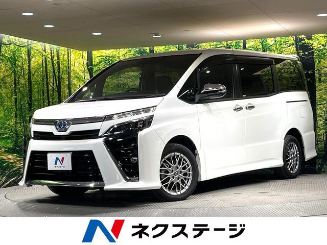 TOYOTA / VOXY HYBRID
