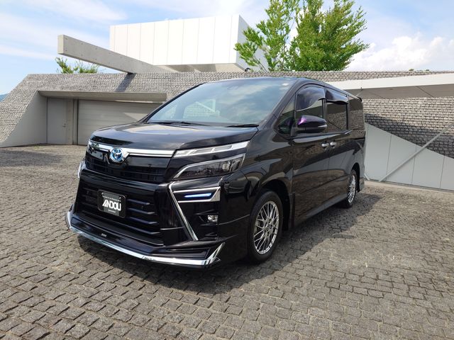 TOYOTA / VOXY HYBRID