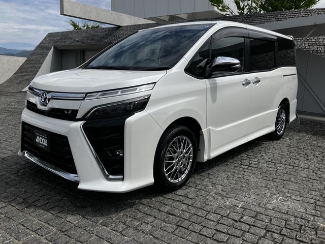 TOYOTA / VOXY HYBRID