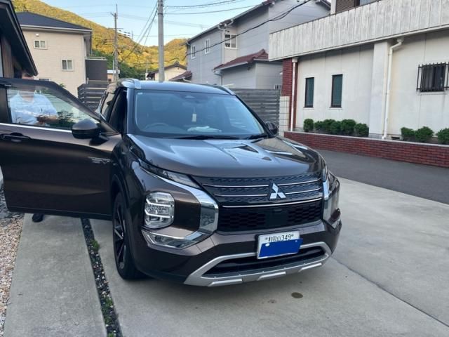 Japanese used car Ref# 1613497 MITSUBISHI / OUTLANDER PHEV