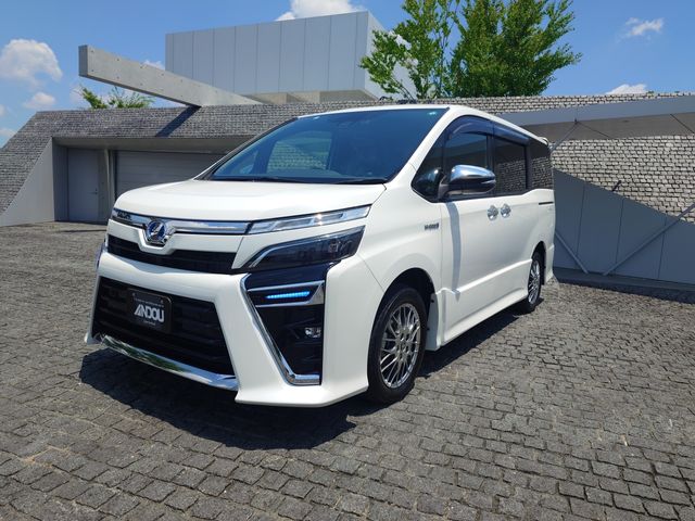 TOYOTA / VOXY HYBRID