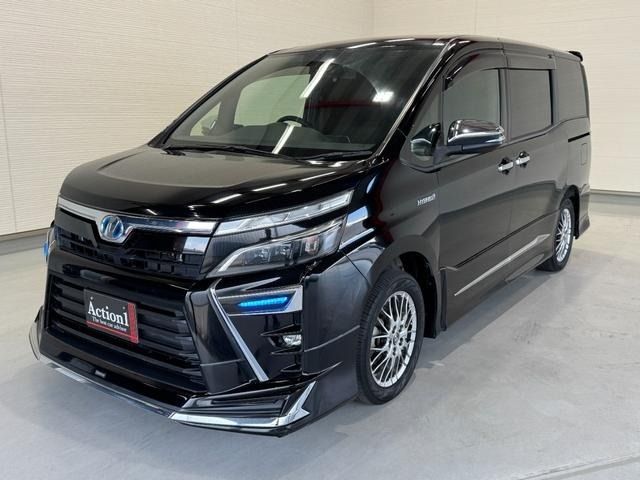 TOYOTA / VOXY HYBRID